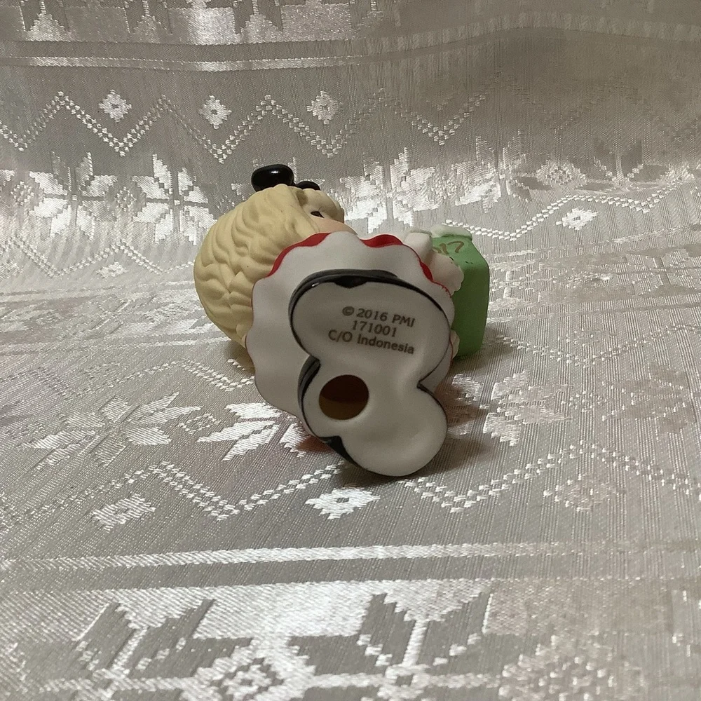 Precious Moments Figurine #171001 Share The Gift Of Love 2016 Porcelain - Picture 6 of 11